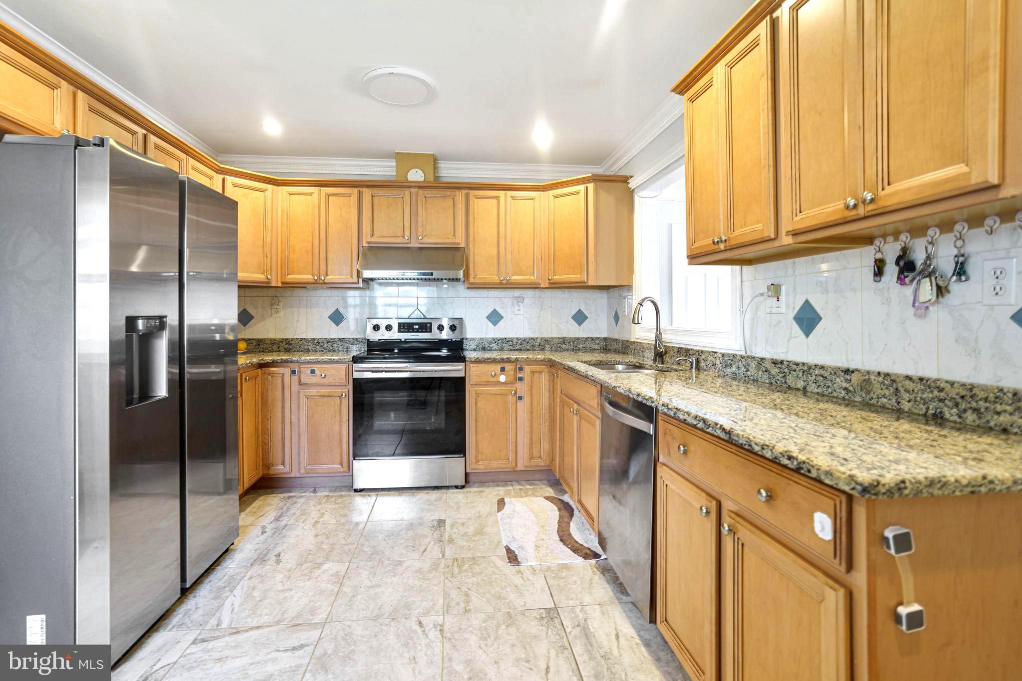 6204 Alamo Street Springfield, VA 22150 - Photo 8 of 44 Kitchen