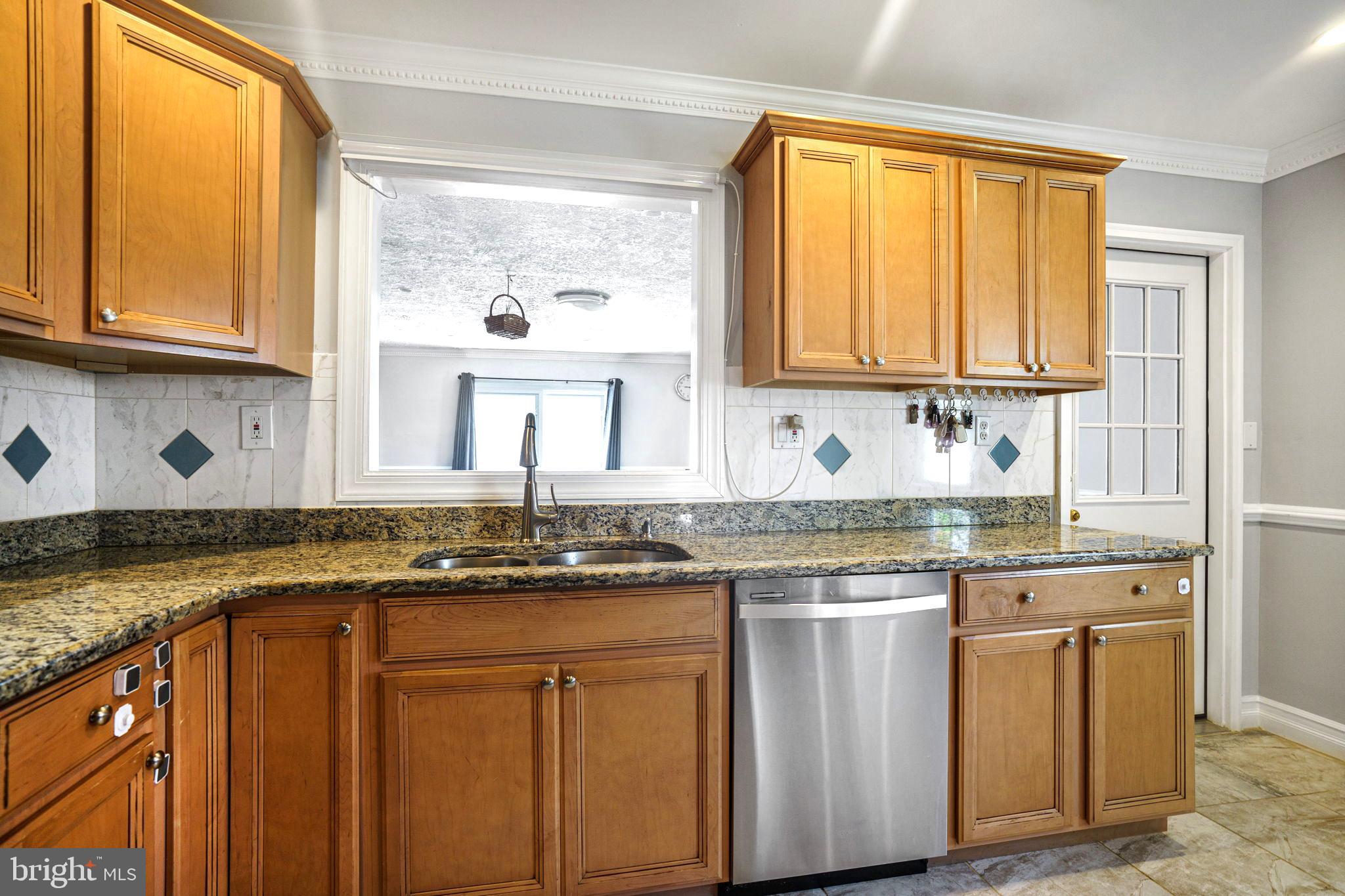 6204 Alamo Street Springfield, VA 22150 - Photo 10 of 44 Kitchen