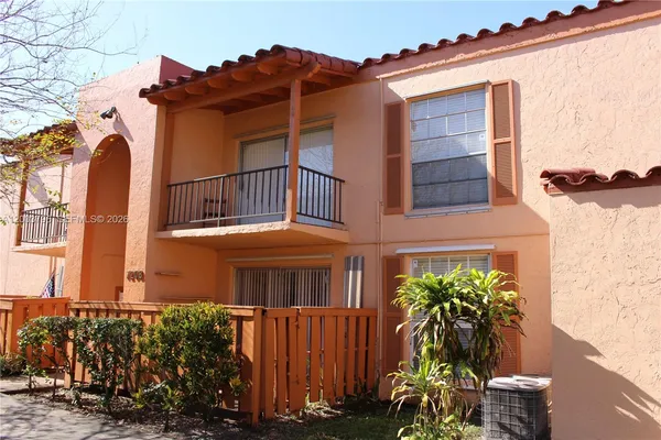 $2,100 | 7208 Fairway Drive, Unit I8, Miami Lakes, FL 33014