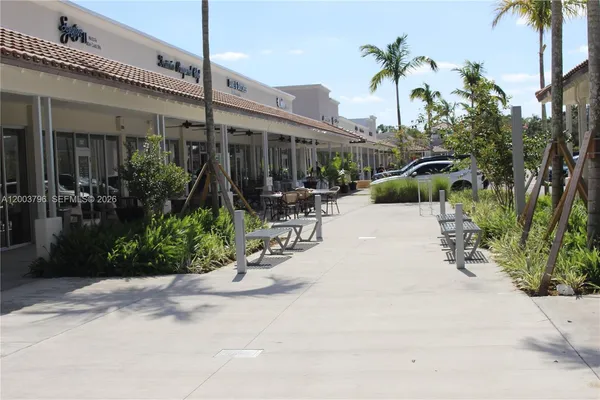 $2,100 | 7208 Fairway Drive, Unit I8, Miami Lakes, FL 33014