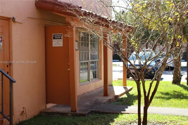$2,100 | 7208 Fairway Drive, Unit I8, Miami Lakes, FL 33014