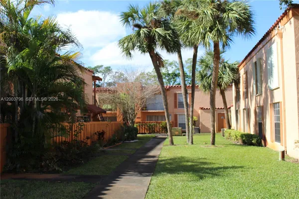 $2,100 | 7208 Fairway Drive, Unit I8, Miami Lakes, FL 33014