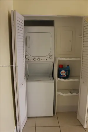 $2,100 | 7208 Fairway Drive, Unit I8, Miami Lakes, FL 33014