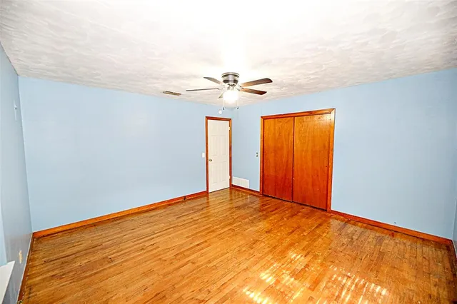 a view of an empty room with a ceiling fan