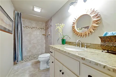 $1,250,000 | 17100 Penn Court, Loch Lloyd, MO 64012