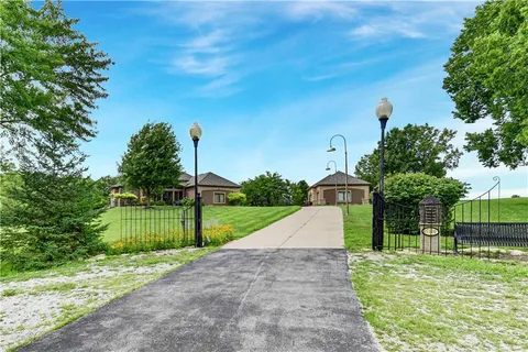 $1,250,000 | 17100 Penn Court, Loch Lloyd, MO 64012