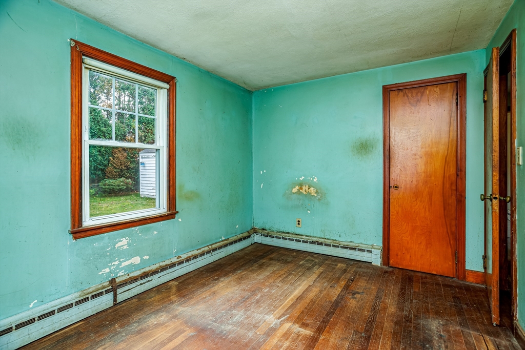 49 Bennett Street Chicopee, MA 01013 - Photo 23 of 42 an empty room with window