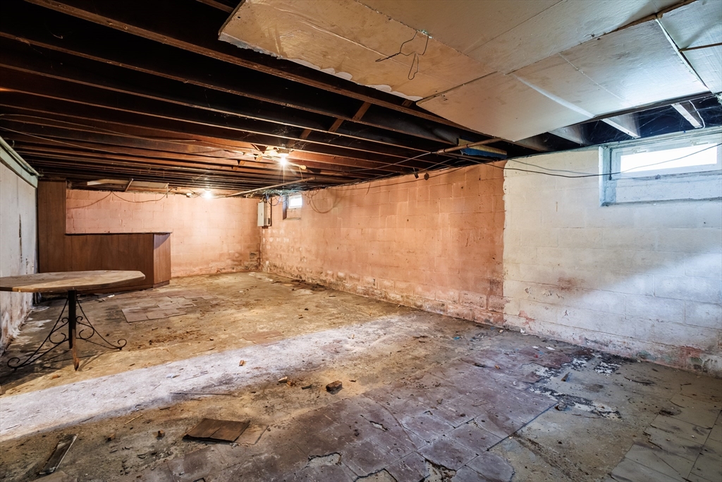 49 Bennett Street Chicopee, MA 01013 - Photo 31 of 42