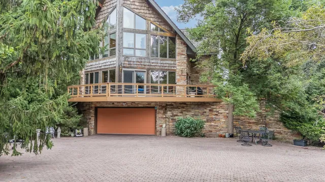 $1,175,000 | 85 Lake Rest Avenue, Oshkosh, WI 54902