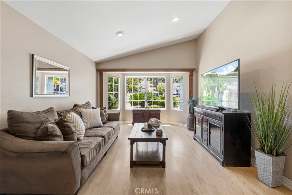 28221 Branch Road Castaic, CA 91384 - Photo 3 of 26