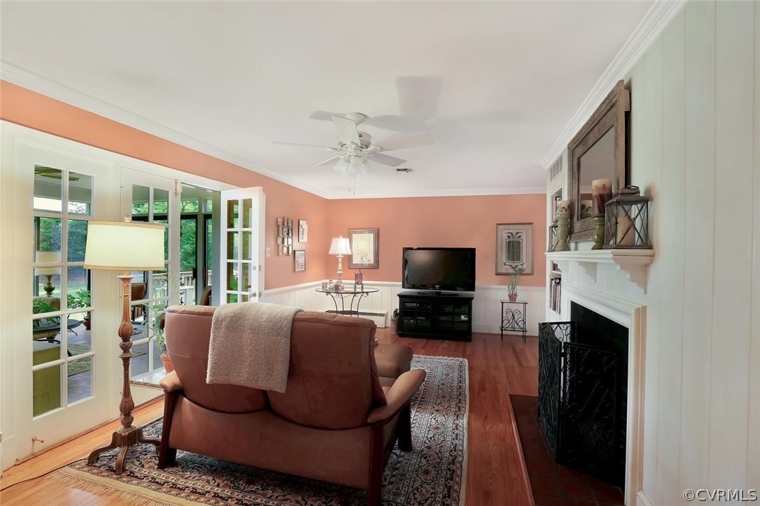 8805 Sierra Road Henrico, VA 23229 - Photo 12 of 36 The Family Room is accessed from either the kitche