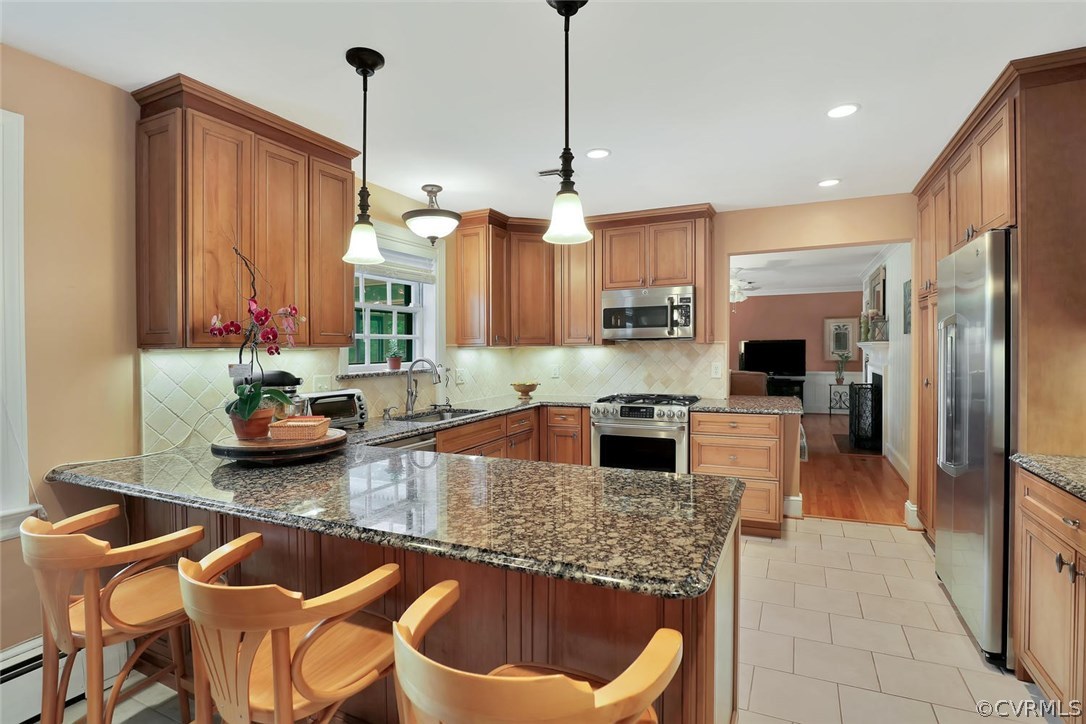 8805 Sierra Road Henrico, VA 23229 - Photo 2 of 36 You will love this fully renovated kitchen~ Glaze