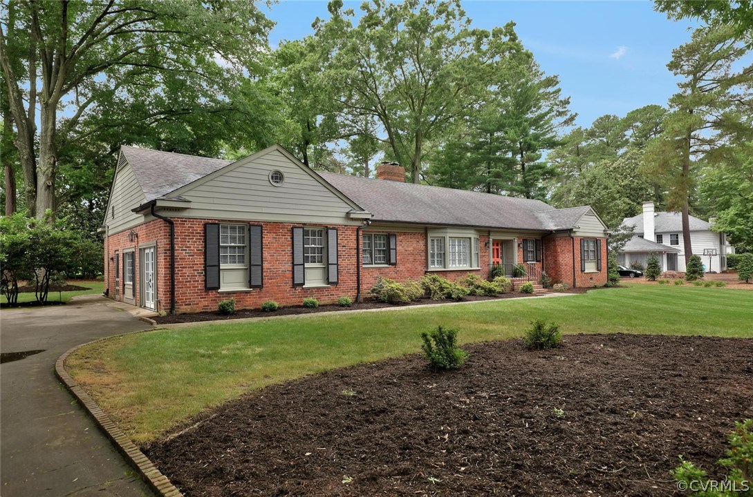 8805 Sierra Road Henrico, VA 23229 - Photo 4 of 36 Gallery Image 4