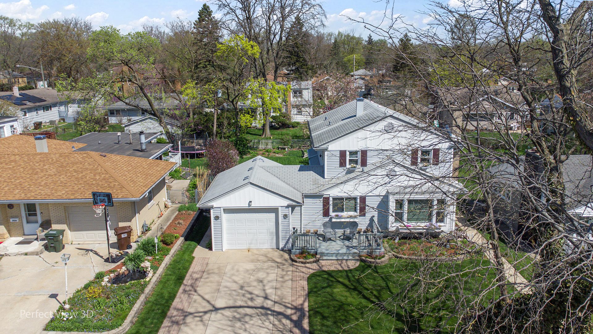 1422 Hillview Road Homewood, IL 60430 - Photo 3 of 34 a aerial view of a house with garden