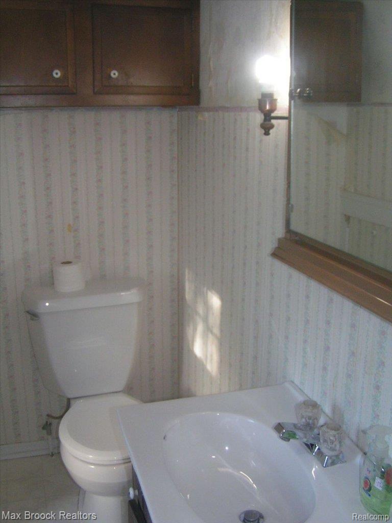 3005 Kenmore Road Berkley, MI 48072 - Photo 15 of 19 Bathroom