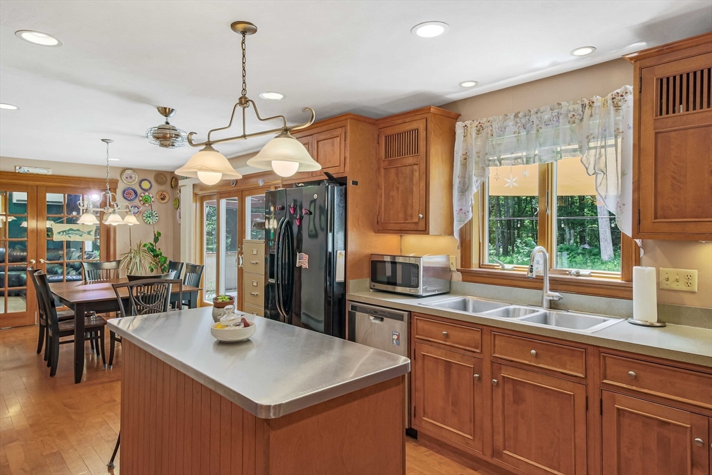 24 Manchaug Road Sutton, MA 01590 - Photo 20 of 40