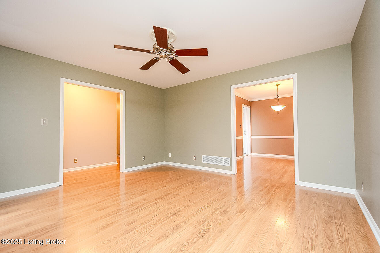 2209 Old Hickory Road Louisville, KY 40299 - Photo 5 of 38 Living Room