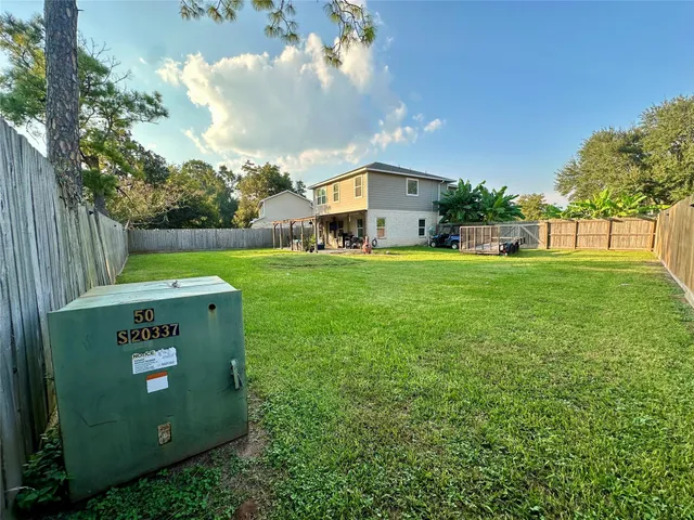a view of a house with a back yard