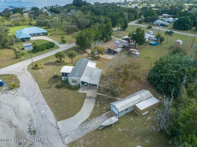 an aerial view of a house with outdoor space lake view
