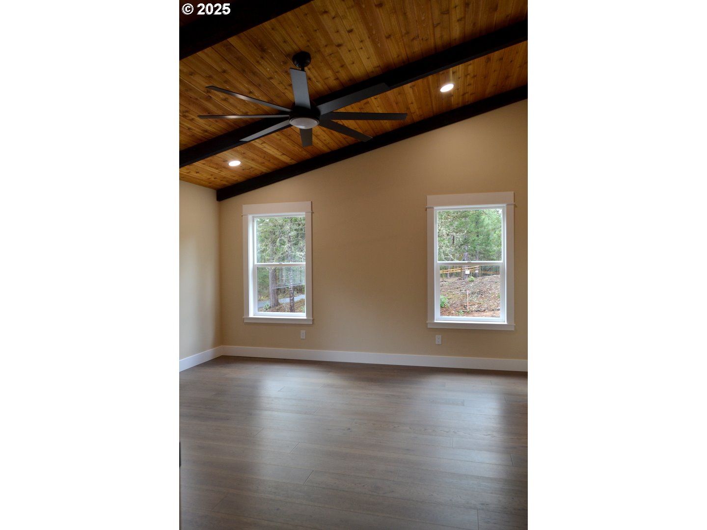 2957 Sylvan Drive Grants Pass, OR 97527 - Photo 13 of 29 Primary Bedroom