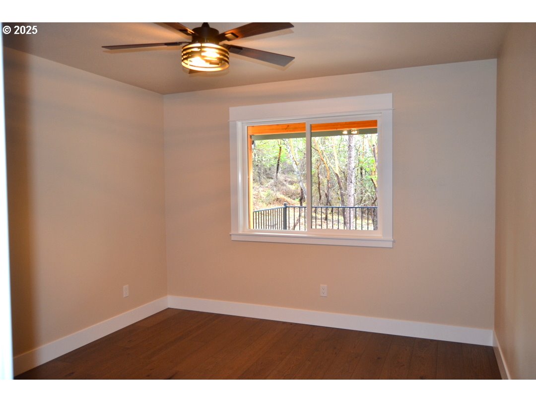 2957 Sylvan Drive Grants Pass, OR 97527 - Photo 16 of 29 Bedroom