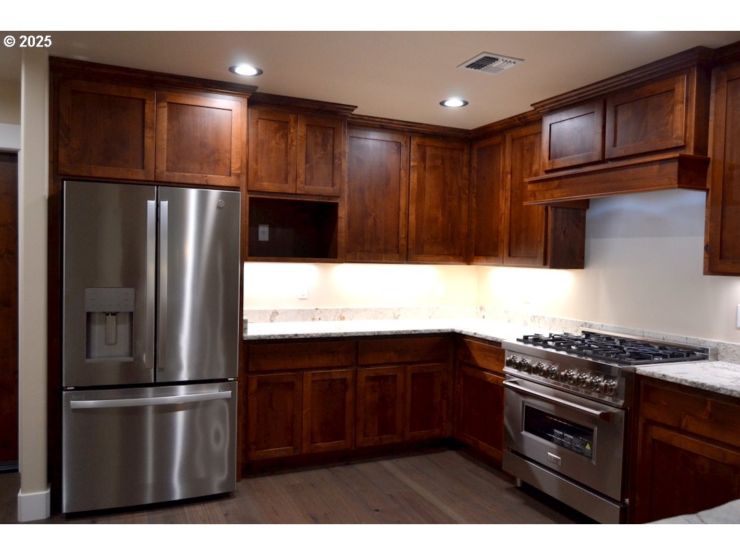 2957 Sylvan Drive Grants Pass, OR 97527 - Photo 7 of 29