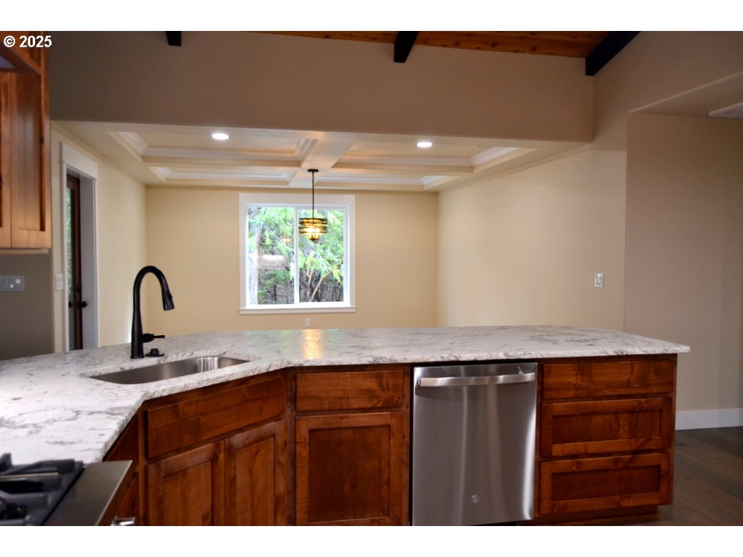 2957 Sylvan Drive Grants Pass, OR 97527 - Photo 8 of 29