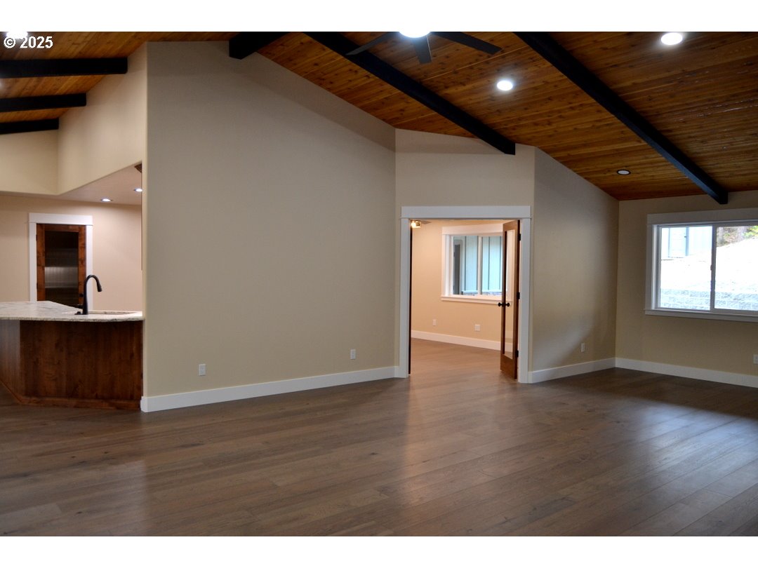 2957 Sylvan Drive Grants Pass, OR 97527 - Photo 10 of 29