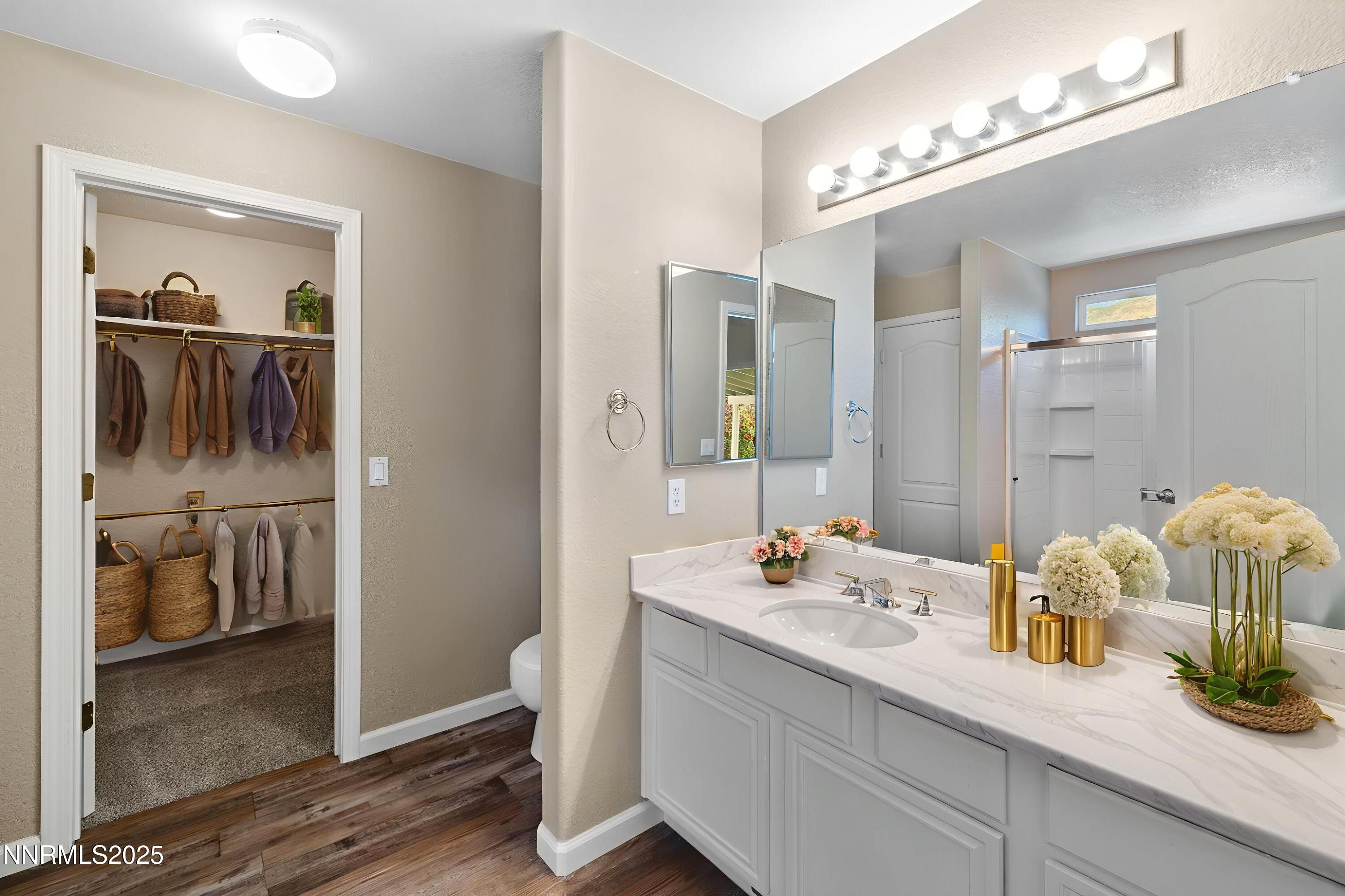 18265 Cedar View Court Reno, NV 89508 - Photo 11 of 25 27-web-or-mls-18265-Cedar-View-17 - Bath