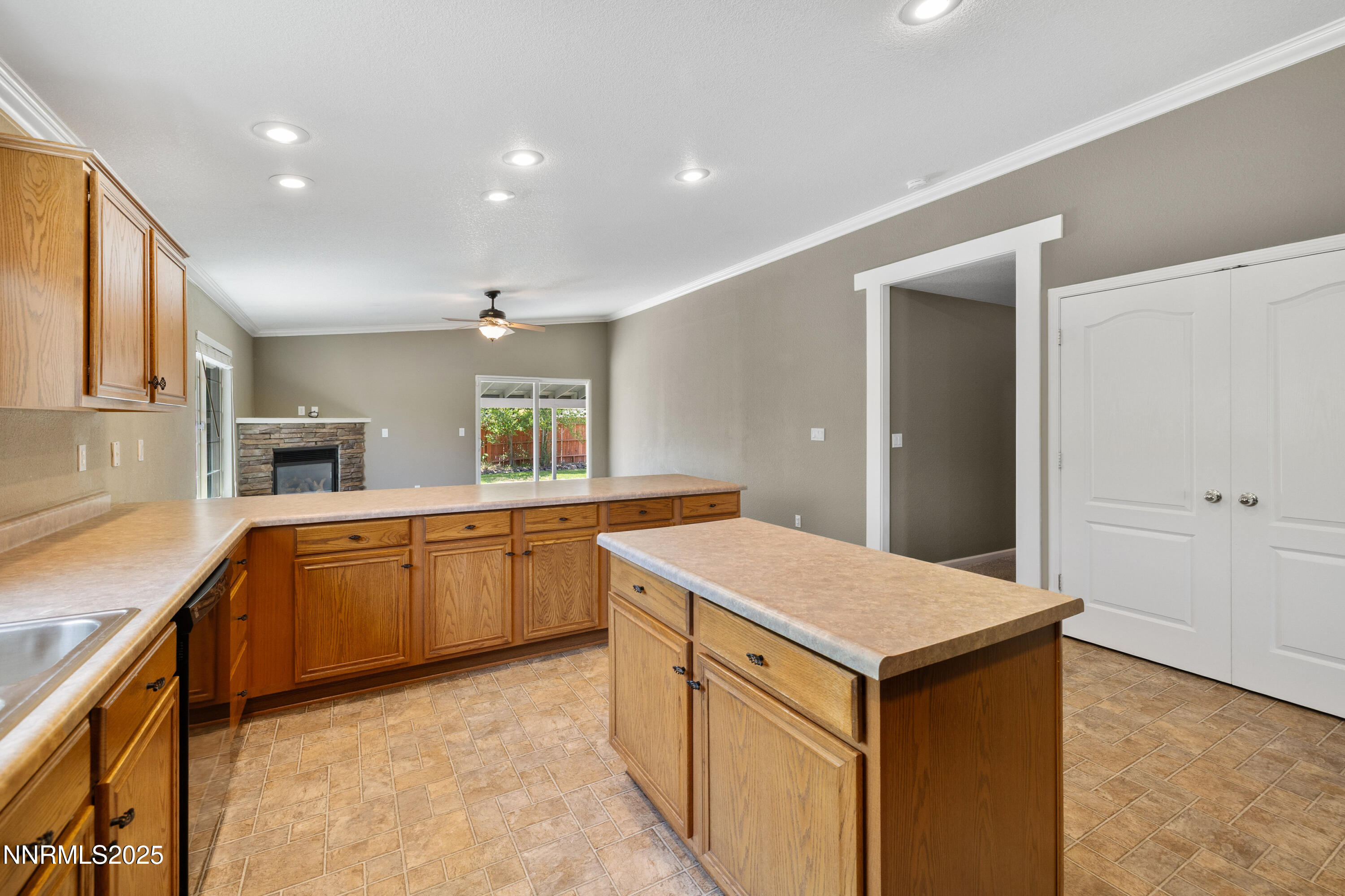 18265 Cedar View Court Reno, NV 89508 - Photo 6 of 25 006_19-print-18265_cedar_view-10_92