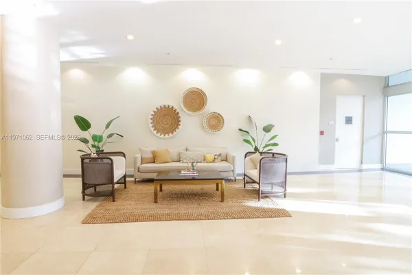 $2,450 | 2200 Northeast 4th Avenue, Unit 606, Miami, FL 33137