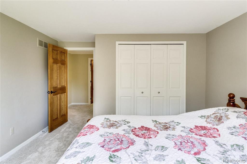 571 Augusta Drive Rochester Hills, MI 48309 - Photo 26 of 42