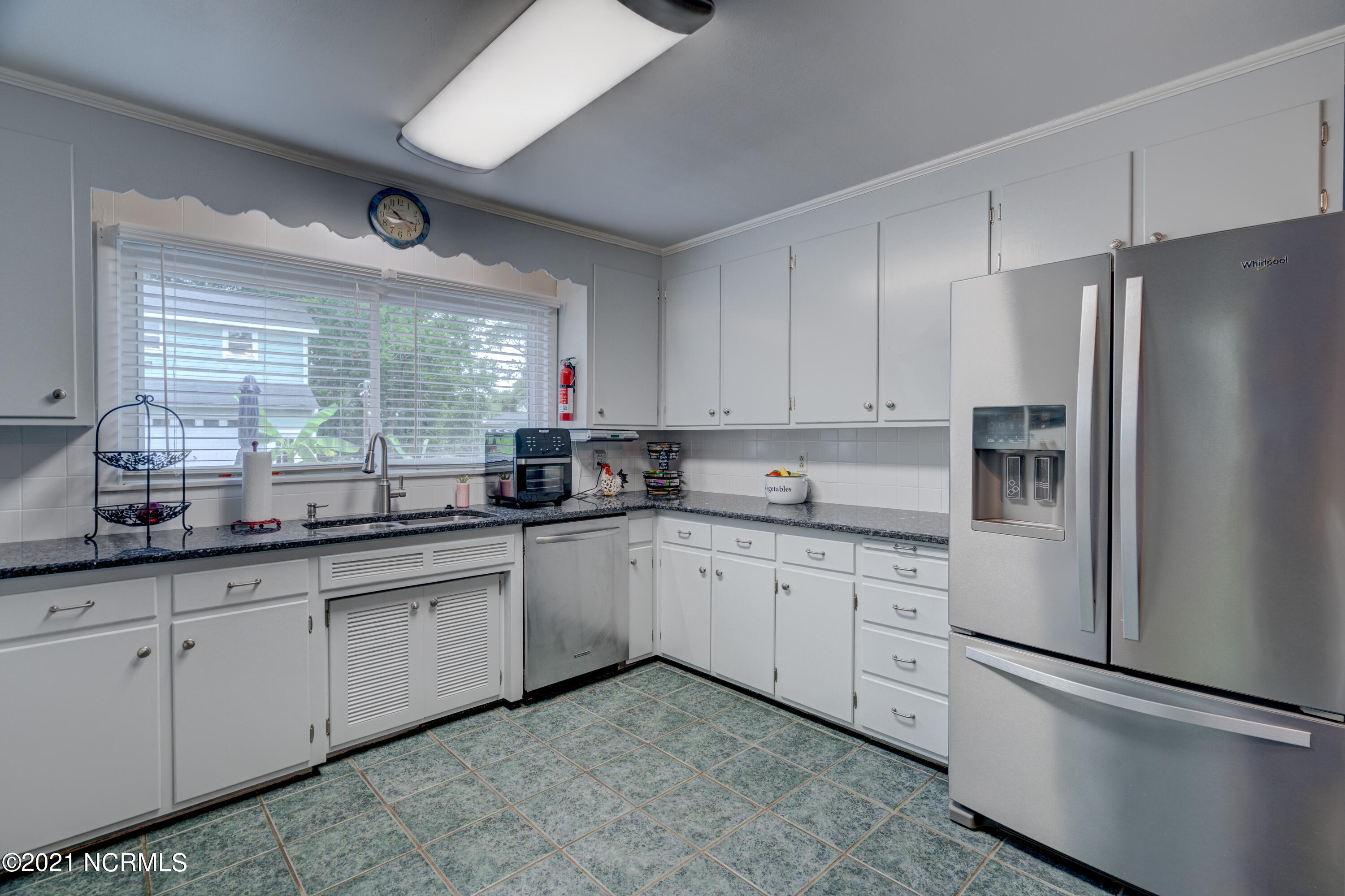 205 Oakhurst Road Wilmington, NC 28409 - Photo 11 of 56 205OakhurstEdit-24