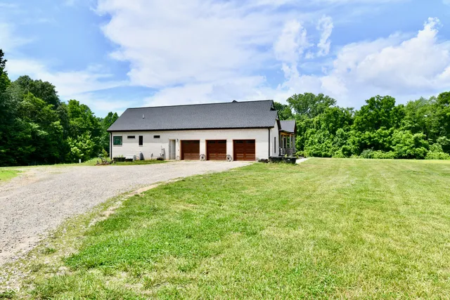 $895,777 | 1284 North Letterman Road, Paragon, IN 46166