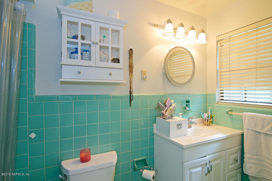 1420 Pinewood Road Jacksonville Beach, FL 32250 - Photo 17 of 22 Master Bathroom