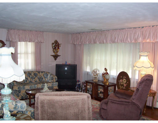 3 Valley View Lane Worcester, MA 01604 - Photo 2 of 9 Gallery Image 2