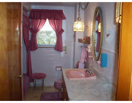3 Valley View Lane Worcester, MA 01604 - Photo 8 of 9 Gallery Image 8