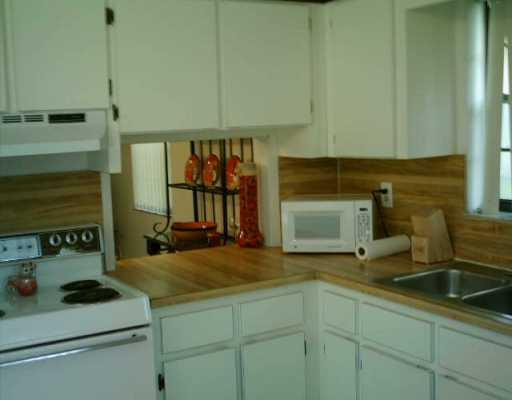 200 Gate Road, Unit 113 Hollywood, FL 33024 - Photo 3 of 4 Kitchen