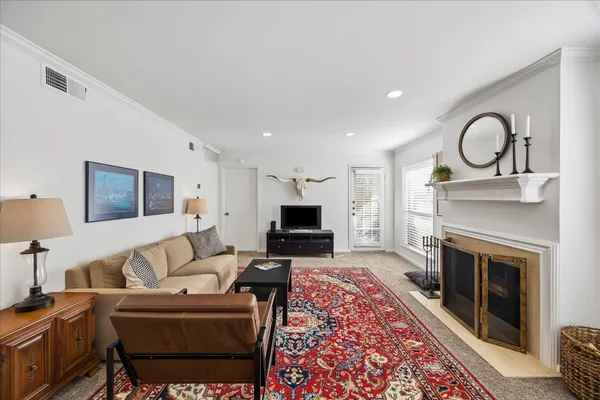 $224,900 | 1601 South Shepherd Drive, Unit 216, Houston, TX 77019