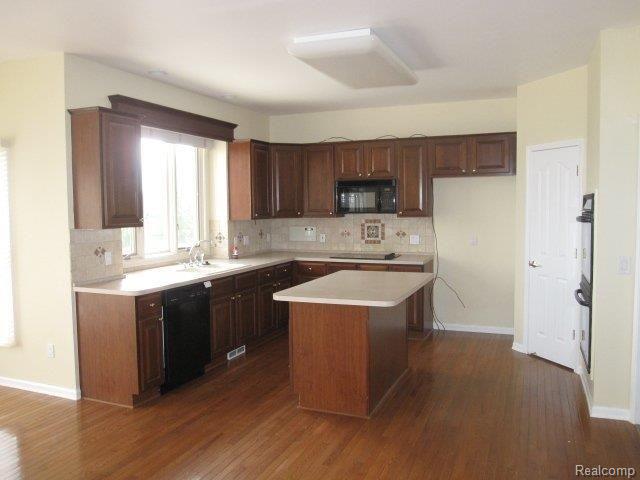 1948 Watson Circle Rochester, MI 48306 - Photo 4 of 7 kitchen