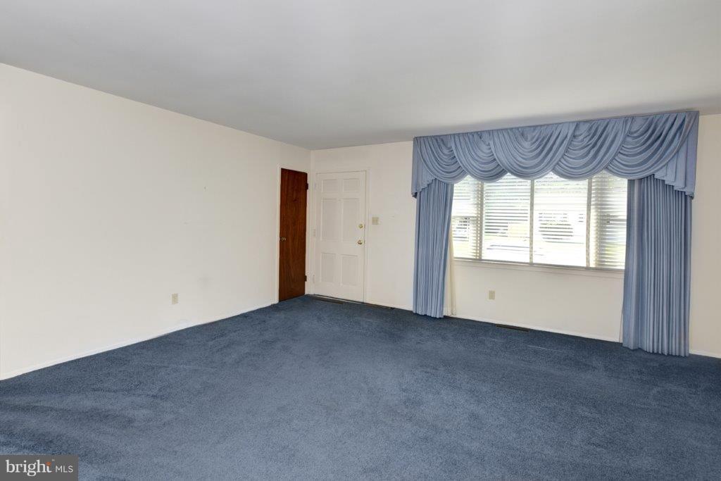 15 Rene Carr Street Elkton, MD 21921 - Photo 2 of 19 Entertain or Relax- Walk in From Front Door