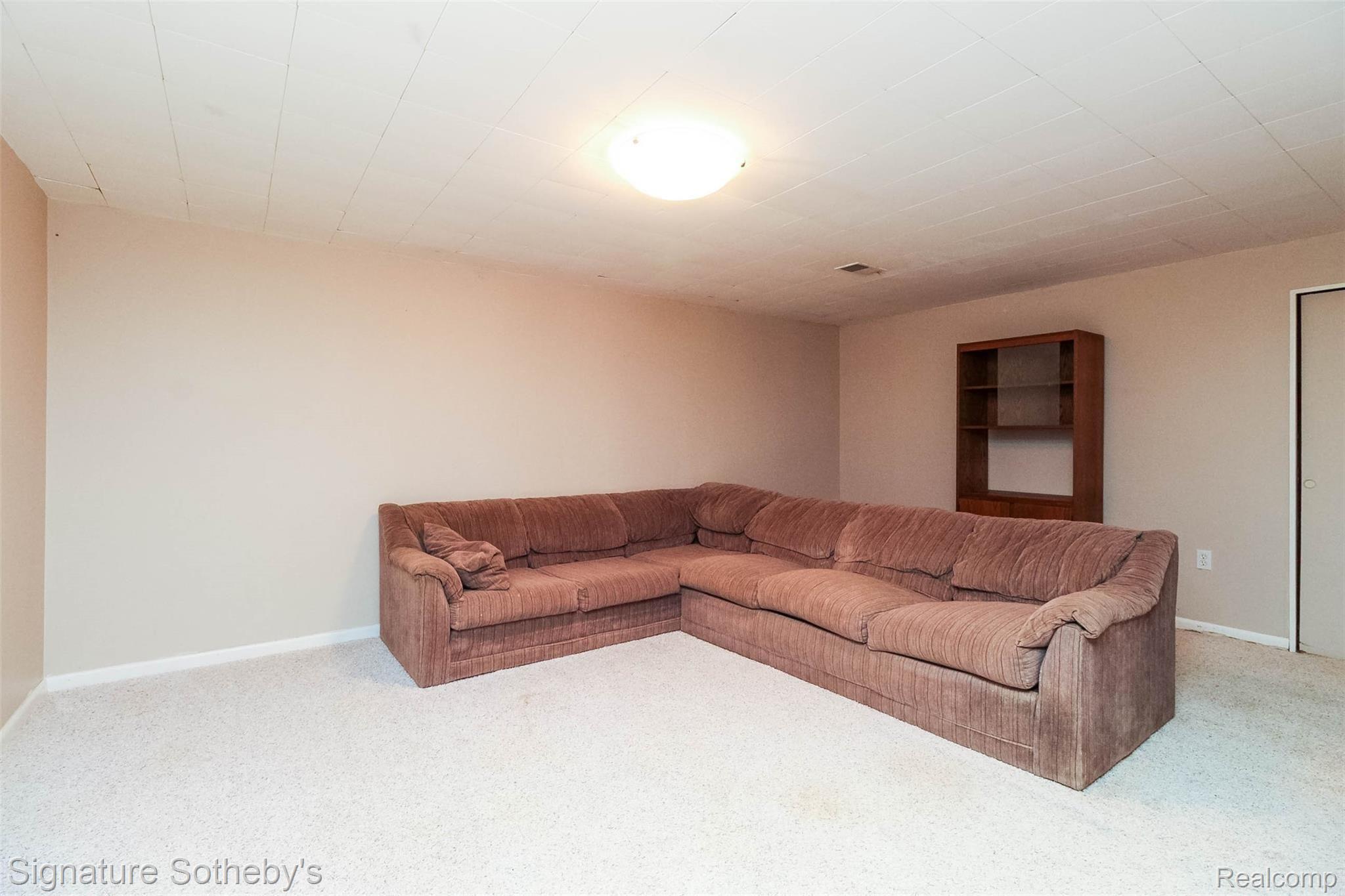 43 South Avery Road Waterford, MI 48328 - Photo 26 of 39 22.jpg