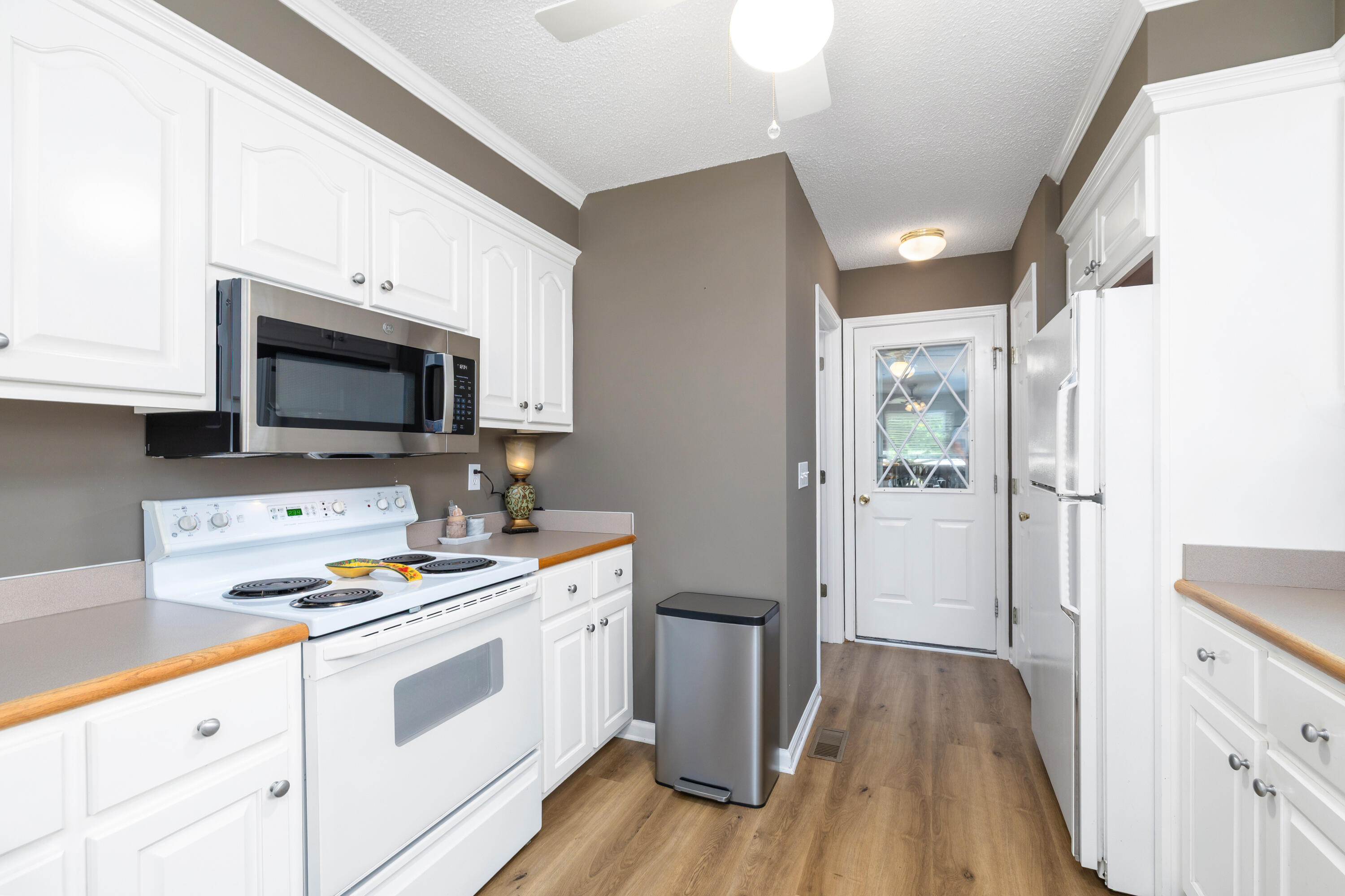 85 Ridge Lake Drive Manning, SC 29102 - Photo 27 of 62 KITCHEN AREA