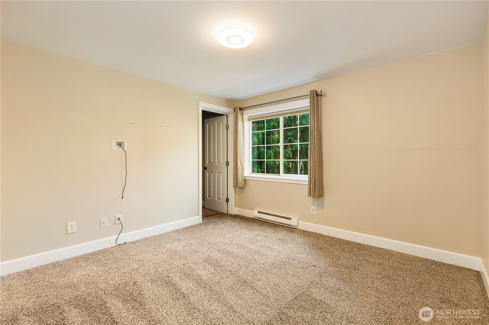 755 5th Avenue Northwest, Unit D202 Issaquah, WA 98027 - Photo 17 of 25 an empty room with windows