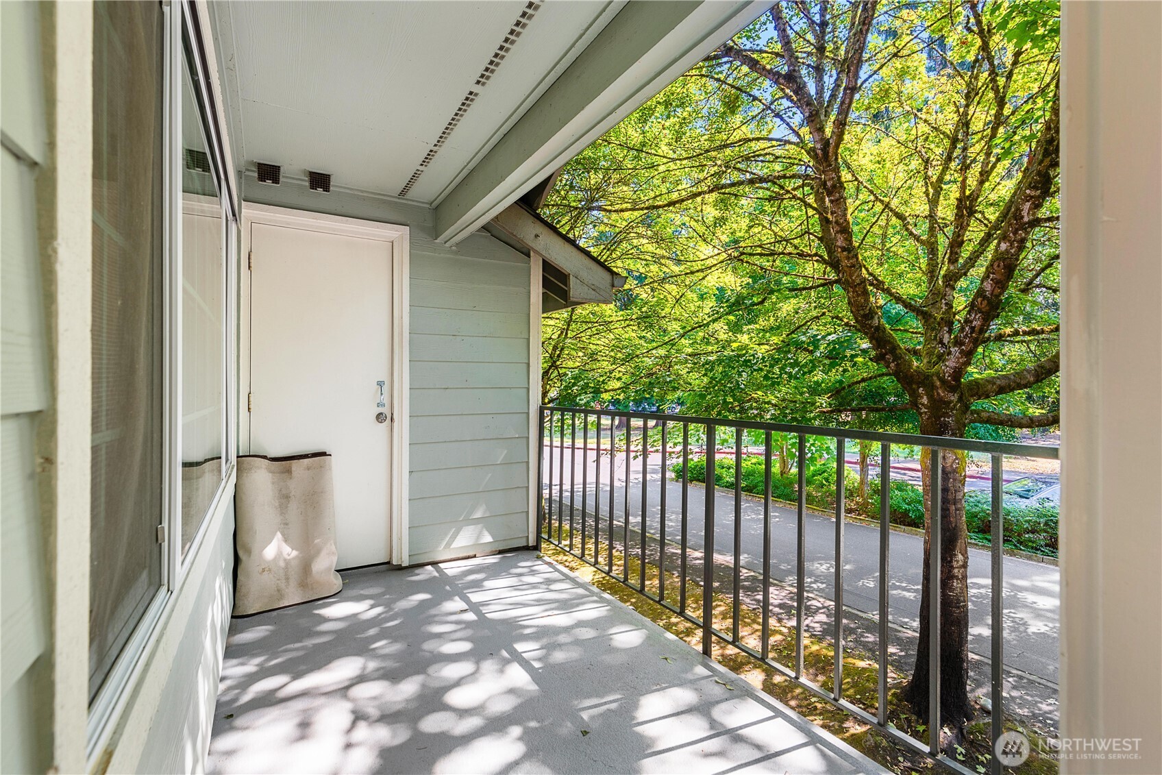 755 5th Avenue Northwest, Unit D202 Issaquah, WA 98027 - Photo 24 of 25 a view of a porch with a backyard