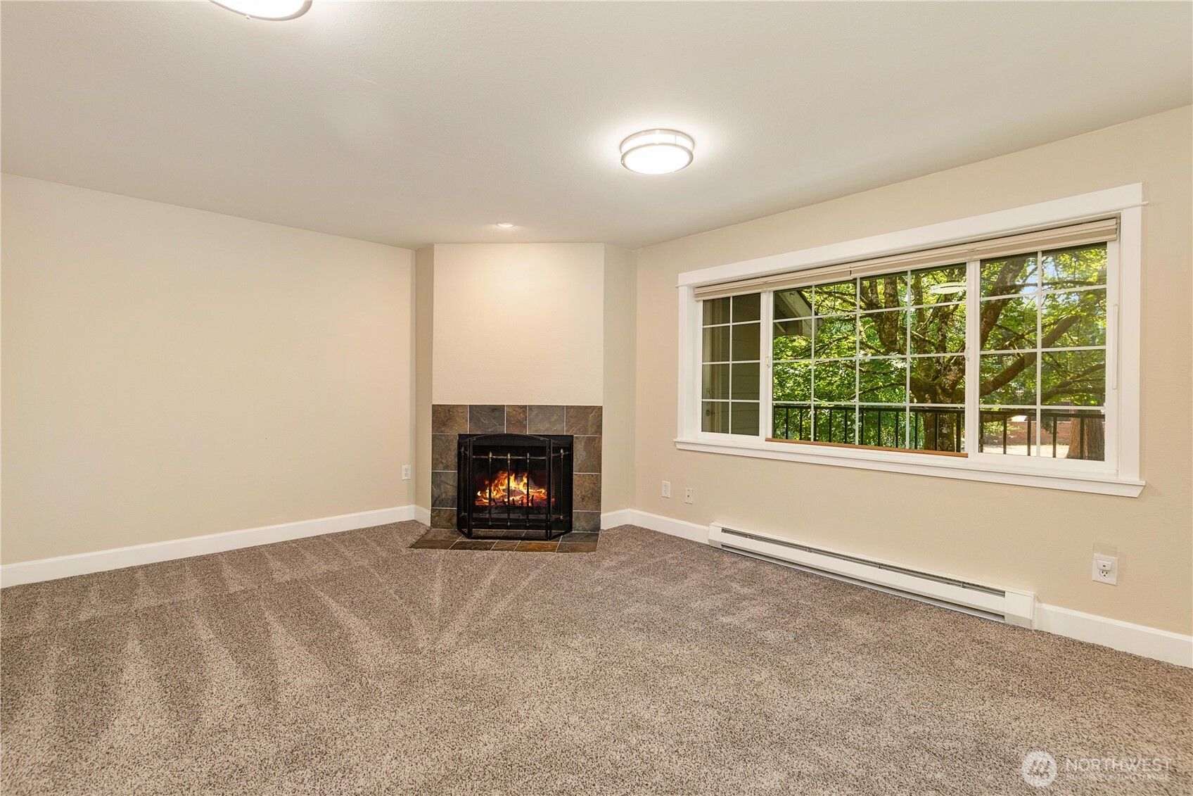 755 5th Avenue Northwest, Unit D202 Issaquah, WA 98027 - Photo 7 of 25 a view of an empty room with a window