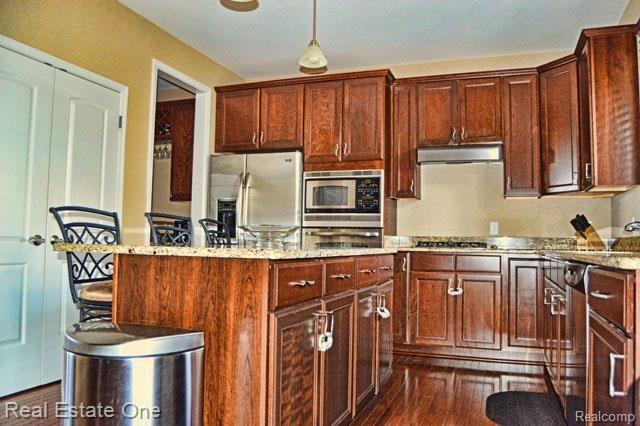 775 Masters Court Rochester, MI 48307 - Photo 3 of 16 3. KITCHEN
