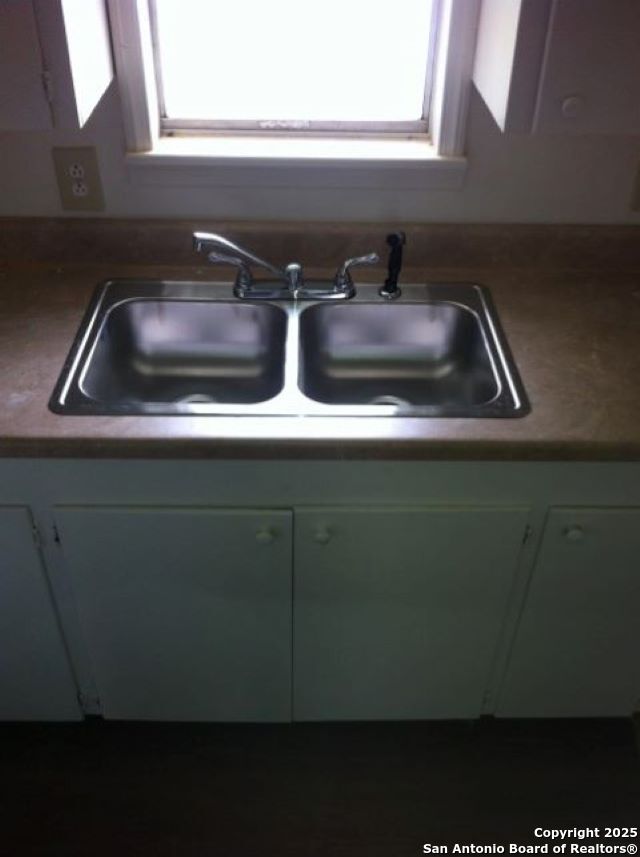 657 4th, Unit 13 Yorktown, TX 78164 - Photo 3 of 4