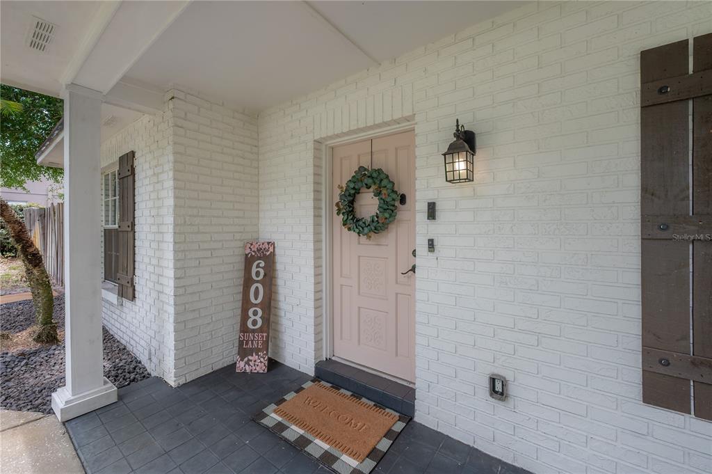 608 Sunset Lane Lutz, FL 33549 - Photo 4 of 60