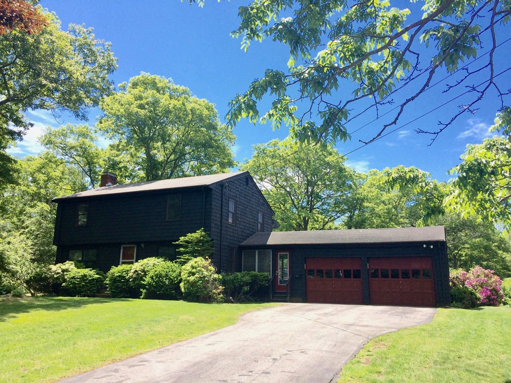 13 Highwood Road Manchester, MA 01944 - Photo 1 of 23 Gallery Image 1